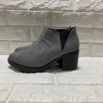 [ 새상품급 ] 아즈노아즈 핑키 그레이 스웨이드 숏부츠 힐 6.5cm