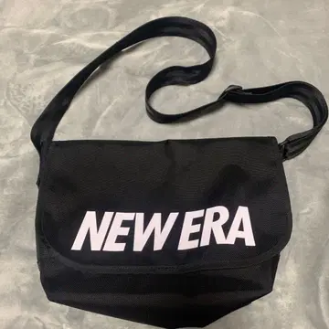 NEW ERA 숄더백
