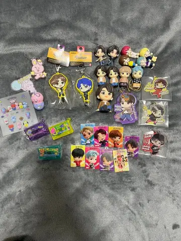 BTS 관련 굿즈 묶음 판매