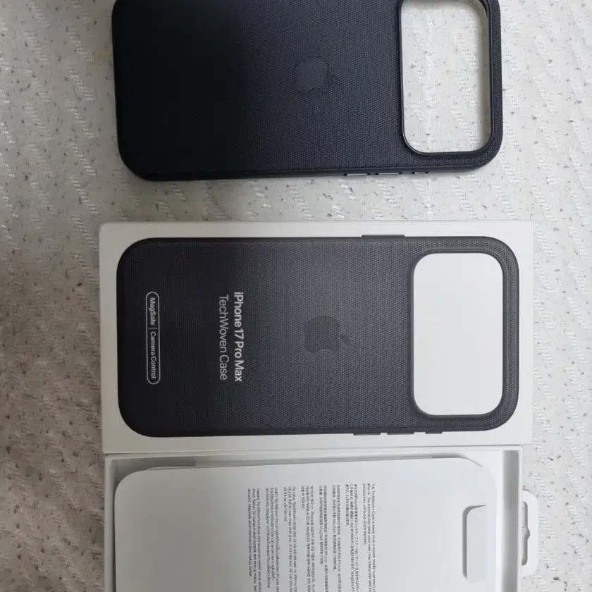 Apple iPhone 17 Pro Max TechWoven Case Black on Bunjang Global Site.