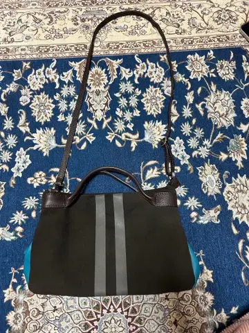 로라 디 마지오 숄더백 다크 브라운 블루