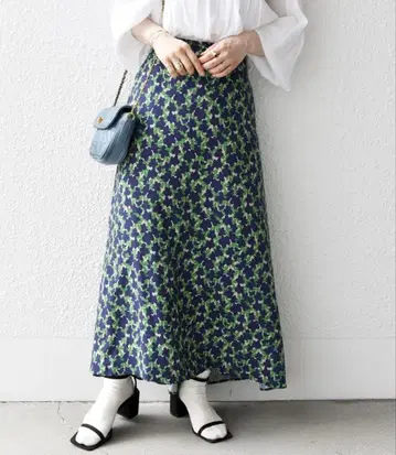 새상품급 SHIPS any 플레어 롱 스커트 네이비와 그린 꽃무늬