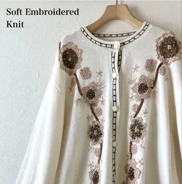 꽃무늬 자수 비쥬 펄 버튼 니트 가디건 아이보리 귀여운