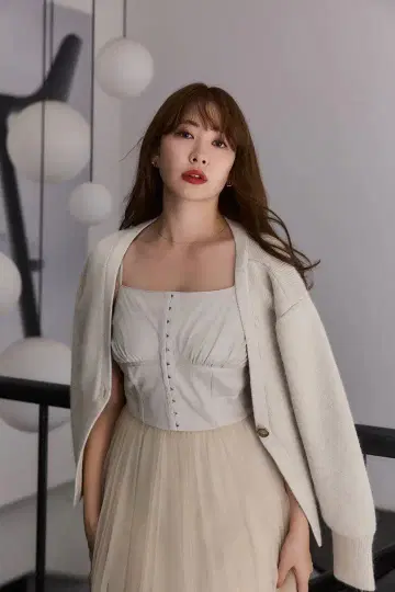 Lyra 골드 버튼 가디건