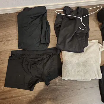 모 고등학교 남자 기숙사 중퇴자의 유품