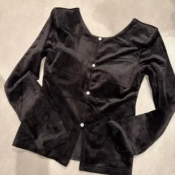 블랙 긴팔 상의 버튼 V넥