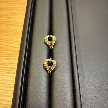 골드 크리스탈 귀찌