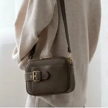 숄더백 차콜 브라운 본 소가죽 탑 가죽