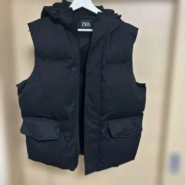 ZARA 블랙 다운 베스트 S 사이즈