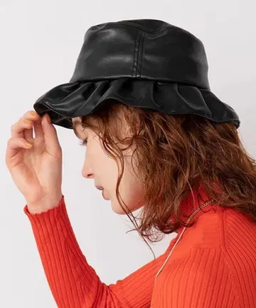 카세리니 프릴 햇 블랙