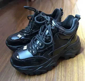 블랙 통굽 스니커즈