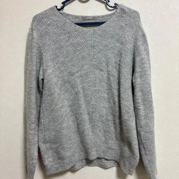 그레이 긴팔 니트 스웨터