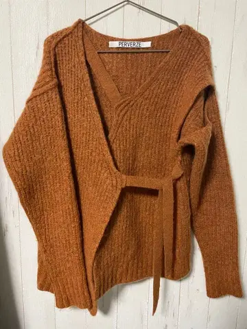 PERVERZE 오렌지 랩 니트 F 사이즈