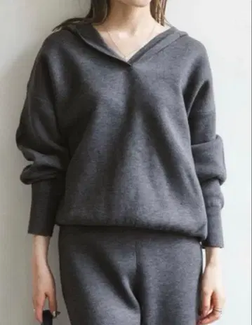 [ NOBLE ] 접결 턱 편직 후드 풀오버 그레이