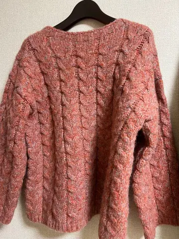 오렌지 계열 케이블 짜임 긴팔 니트 스웨터