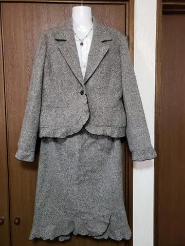 그레이 프릴 장식 수트 11~13호