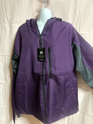 보라색과 그레이 나일론 자켓