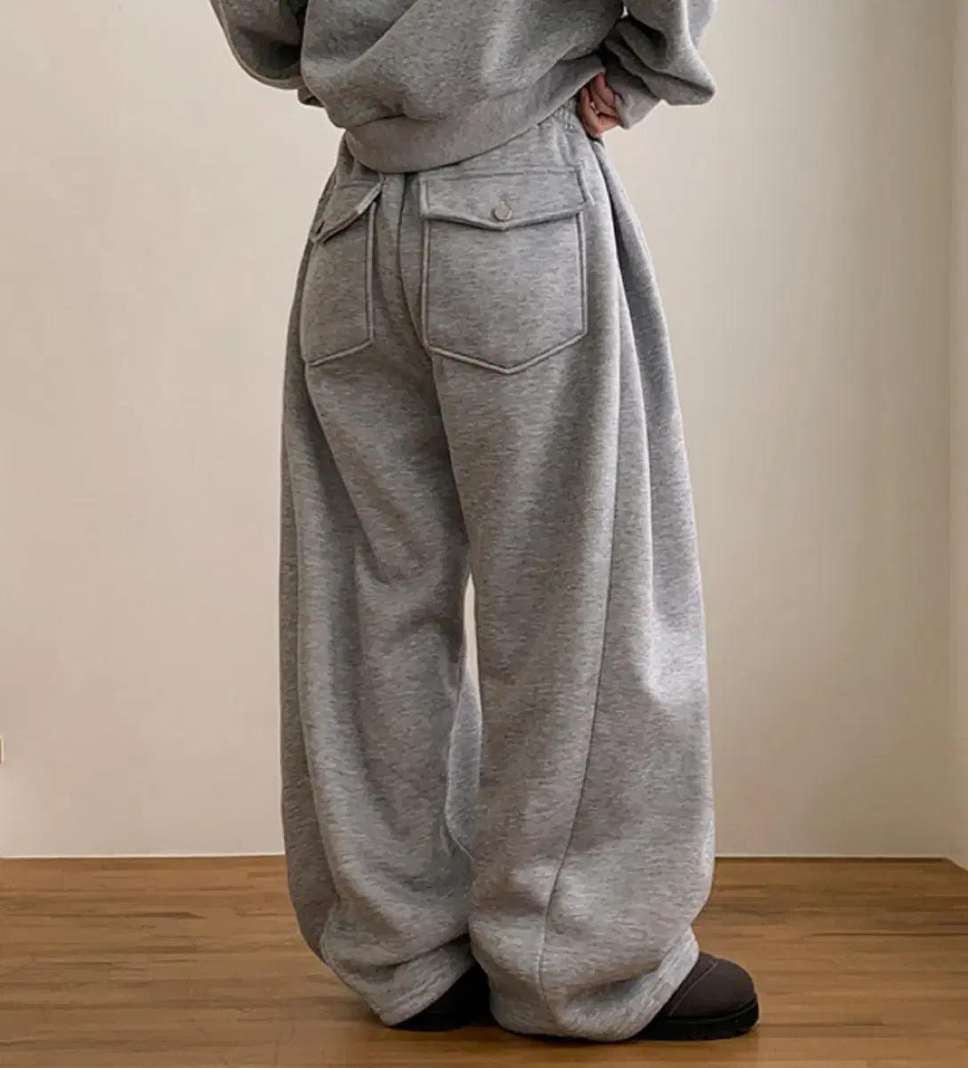 Joy Joy Back Pocket Wide Fleece Pants Black