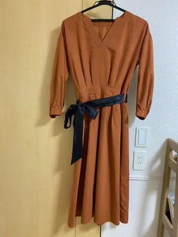 브라운 V넥 롱 원피스