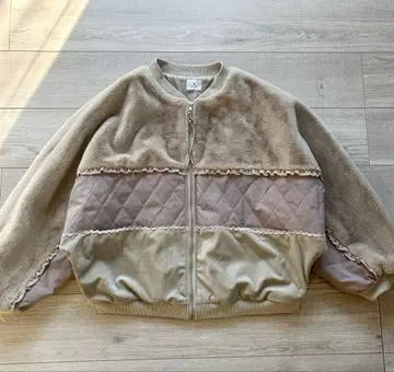 메리제니 이소재 돌먼 블루종 레이스 프릴 퍼 핑크