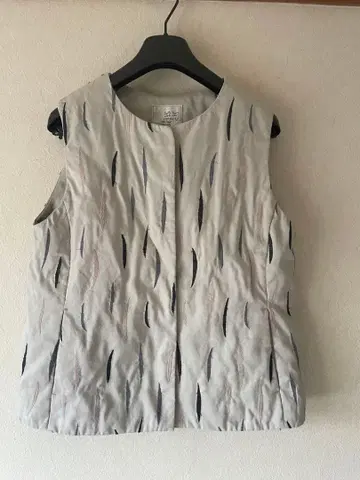 샐리 스콧 다운 베스트 고양이 발자국 자수 L