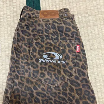 9090 배기 데님 레오파드 무늬