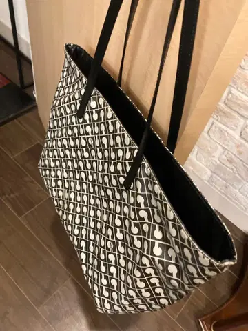 게라르디니 토트백 리버서블 베이지 블랙 패턴