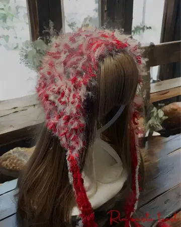 개성있는 바부슈카 빨간색 핸드메이드 니트 복슬복슬 보닛 손뜨개질