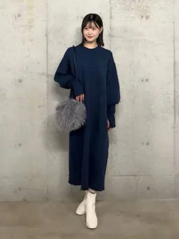 [컨디션 최상] 센터 심 썸홀 니트 원피스 센스 오브 플레이스