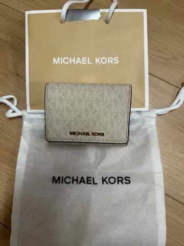 마이클코어스 3단 폴더형 지갑