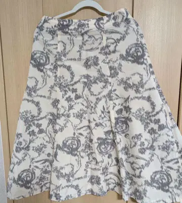 [ IENE ] 플레어 스커트 아이보리 그레이 꽃무늬