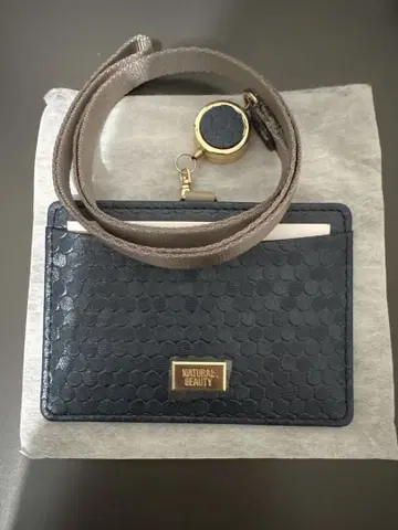 NATURAL BEAUTY 패스 케이스