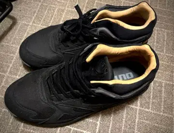 ILBISONTE x MIZUNO SKYMEDAL 블랙 27.5cm