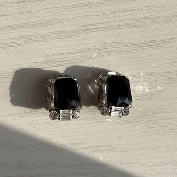 블랙 비즈 귀걸이