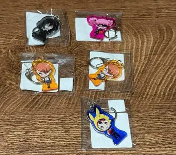 라운드원 히로아카 비질란테 가챠 키링 아이자와 쇼타 기타