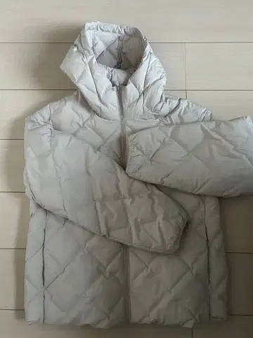 유니클로 퍼프 테크 후드티 여성용 L 내추럴