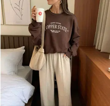 BLATE 로고 트레이닝복 (거의 같은 형태)