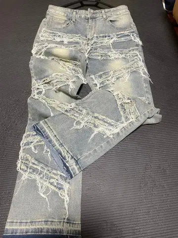 데미지 가공 라이트 블루 데님 팬츠