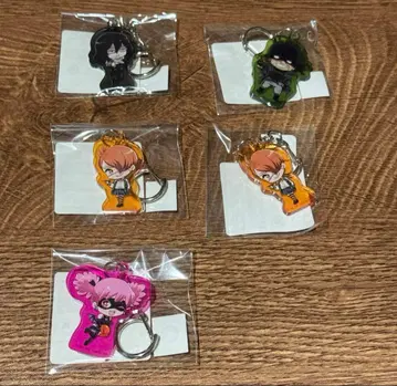 라운드원 히로아카 빌런즈 가챠 키링 아이자와 쇼타 기타