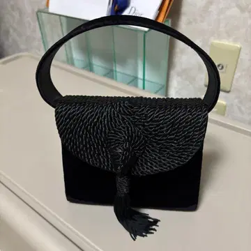 빈티지 블랙 벨벳 핸드백 이와사라고 생각합니다