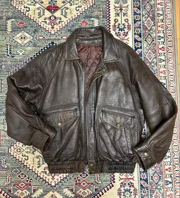 다크 브라운 가죽 자켓