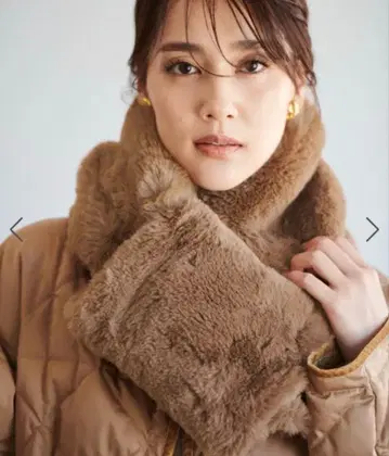 로페 타이온 리몬타 인조 모피 다운 머플러 카멜 베이지