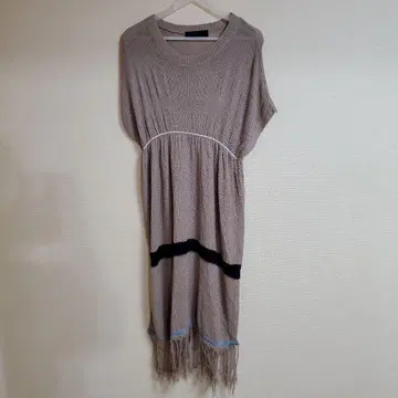 미카레 미카레 프린지 장식 베이지 니트 원피스