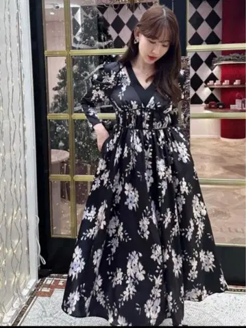 herlipto Muse 플로럴 컷아웃 드레스