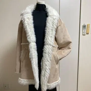 베이지 인조 모피 무스탕 코트