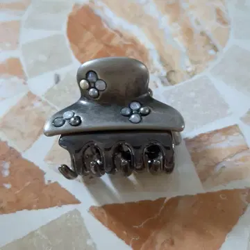 아카 더스티 블랙 헤어 클립 4cm