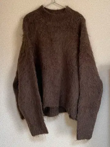 unfilo 워셔블 알파카 샤기 하이넥 크롭 니트 브라운