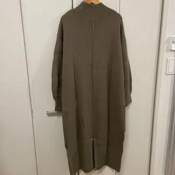 어스 하이넥 니트 원피스