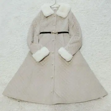 컨디션 최상 Rose Muse 퀼팅 플레어 코트 2way 보아 벨트