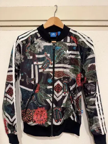 adidas 트로피컬 디자인 자켓과 숏팬츠 세트